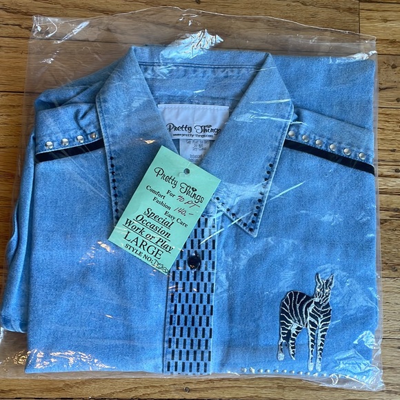 NWT Pretty Things Embellished Denim Button Down Shirt LG - Picture 11 of 11